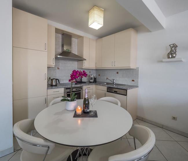 Luxury Penthouse Apartment With 3 Balconies -2 Bedrooms -Petrus View & Parking Luxembourg Extérieur photo
